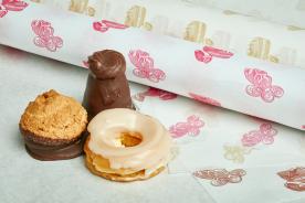 Printed greaseproof paper for wraping pastries and cake clices